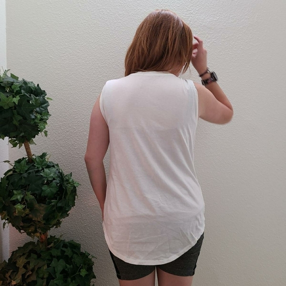 Vintage Style Sleeveless Graphic Tank - Picture 4 of 16